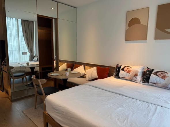 bedroom of Park Origin Phrom Phong