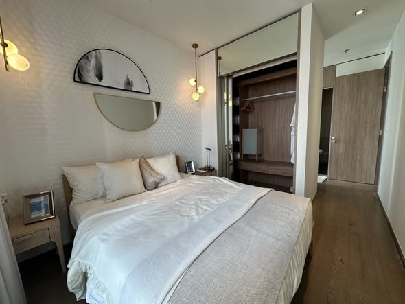 bedroom of Park Origin Phrom Phong