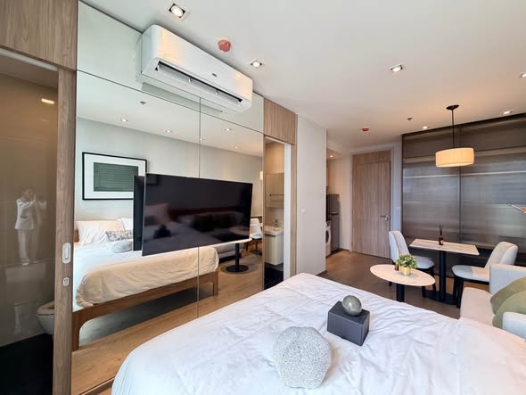 bedroom of Park Origin Phrom Phong