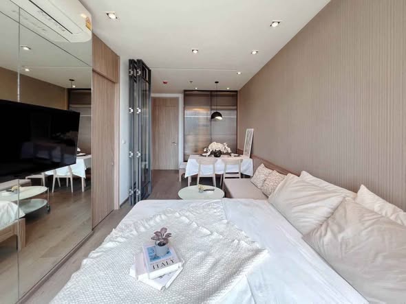 bedroom of Park Origin Phrom Phong