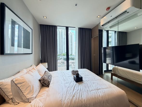 bedroom of Park Origin Phrom Phong