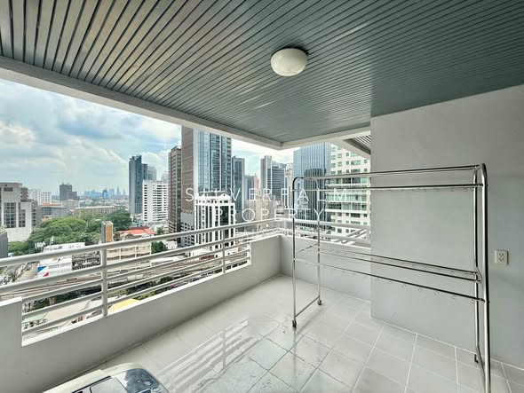 bedroom of Park Origin Phrom Phong
