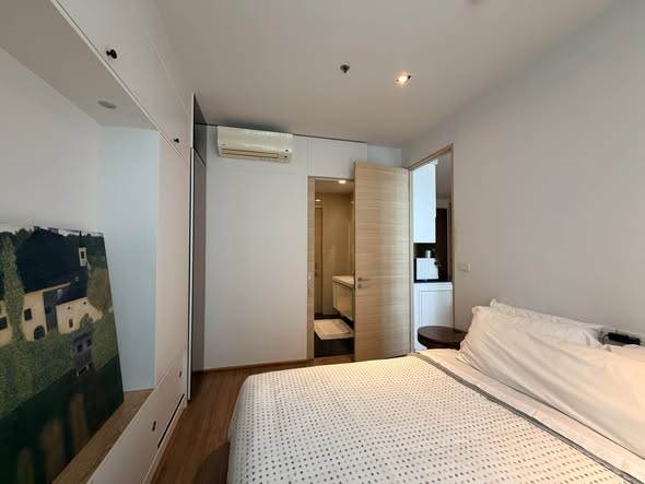 bedroom of Park Origin Phrom Phong