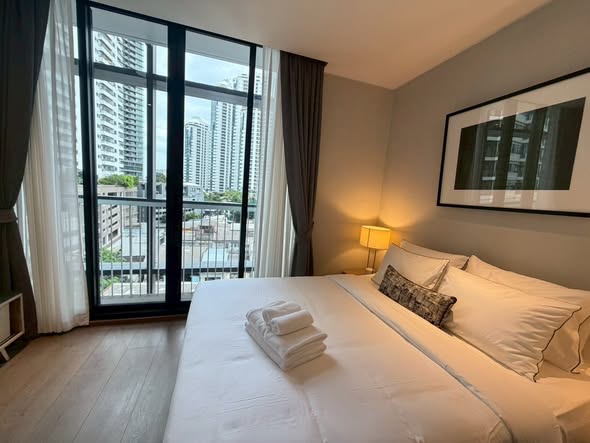 bedroom of Park Origin Phrom Phong