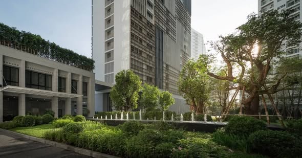 Park Origin Phrom Phong