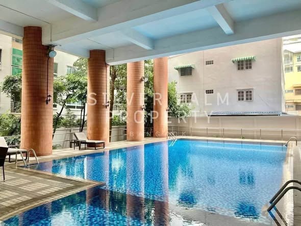 pool of Park Origin Phrom Phong