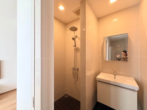 room interior and bathroom of Park Origin Phrom Phong