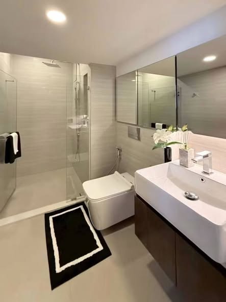 room interior and bathroom of Park​ Origin​ Thonglor