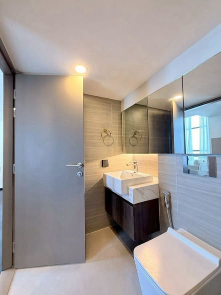 room interior and bathroom of Park​ Origin​ Thonglor