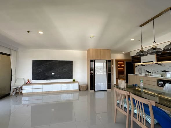 living room and kitchen of Pattaya Klang Center Point Condominium (PKCP)