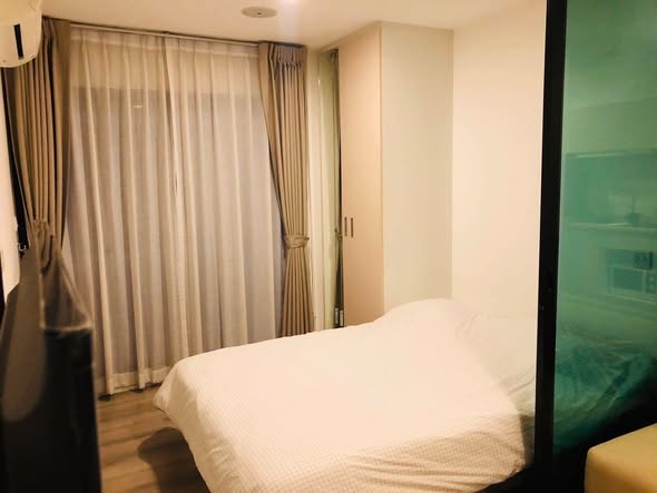bedroom and room interior of Pause 115