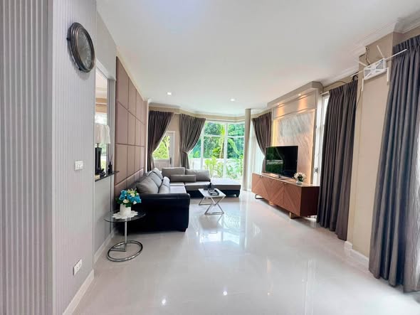 living room and bedroom of Perfect Masterpiece Rama 9-Krungthep Kreetha