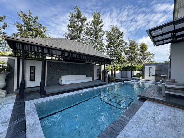 pool of Perfect Masterpiece Rama 9-Krungthep Kreetha