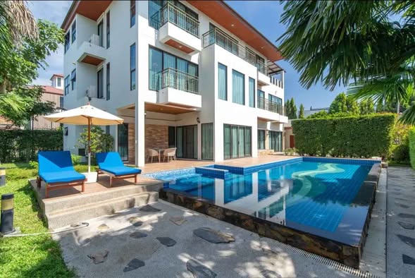 pool of Perfect Masterpiece Rama 9-Krungthep Kreetha