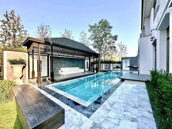 pool of Perfect Masterpiece Rama 9-Krungthep Kreetha