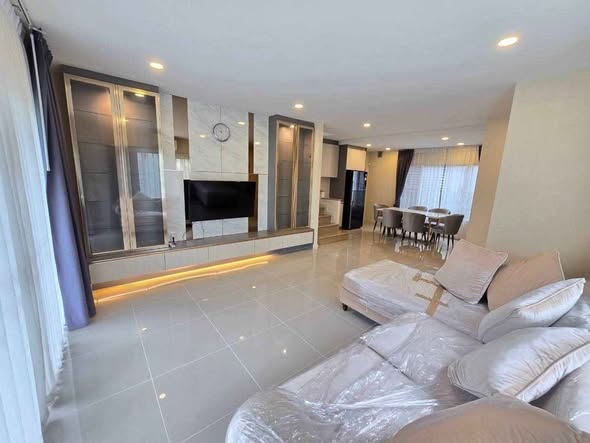 living room and bedroom of Perfect Place Rama 9-Krungthep Kreetha