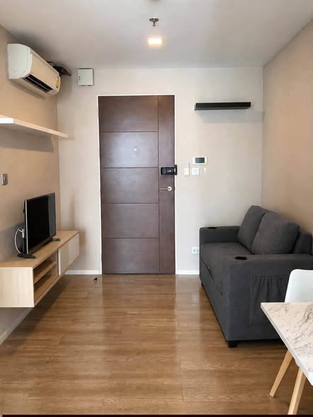 bedroom and room interior of Phaholyothin-Sapanmai