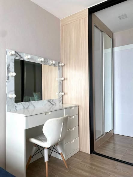 bedroom and room interior and bathroom of Phaholyothin-Sapanmai