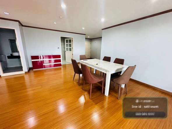 room interior of Phatthanakan 51 Alley
