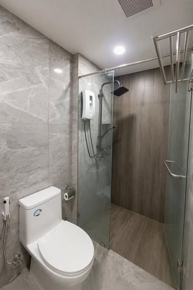 room interior and bathroom of PHILO LADPRAO 18 (ฟิโล ลาดพร้าว 18)