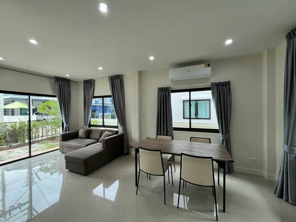 bedroom and living room of Piemsuk Rattanathibeth-Rachapruek
