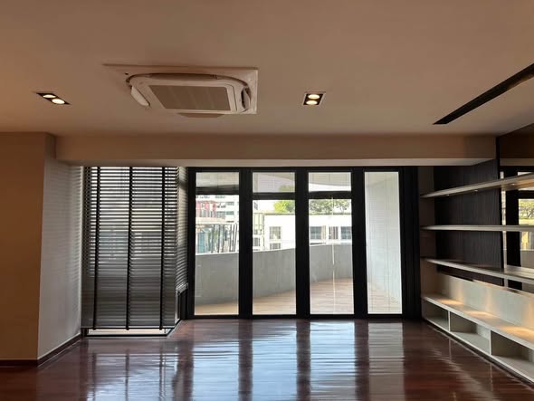 room interior of Ploen Chit Terrace