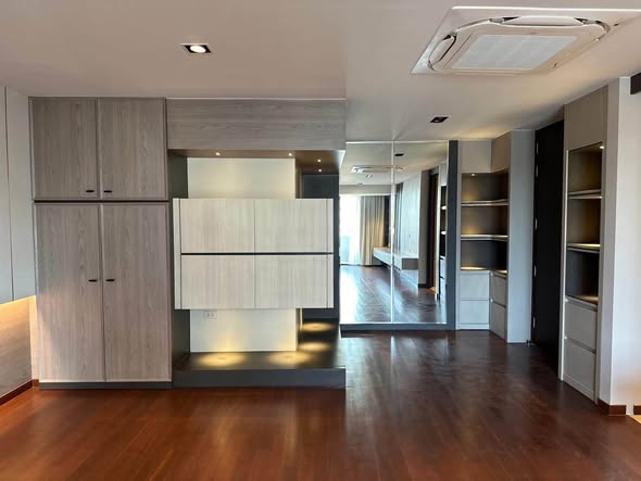 room interior and kitchen of Ploen Chit Terrace