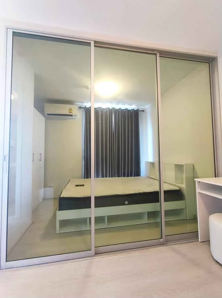 bedroom and room interior of PLUM CONDO ราม 60 อินเตอร์เชนจ์