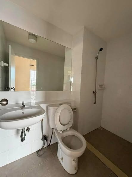 Plum Condo Bang Yai Station.