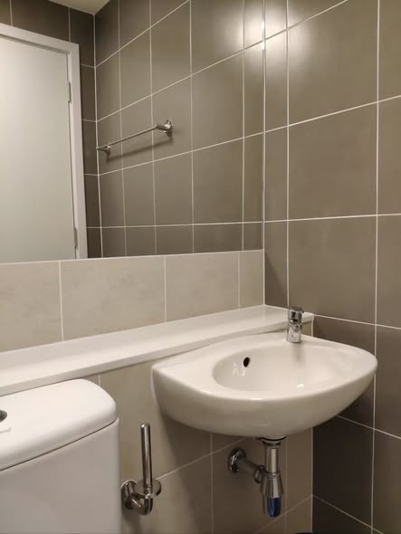 bathroom of Plum Condo Ramkhamheng Station