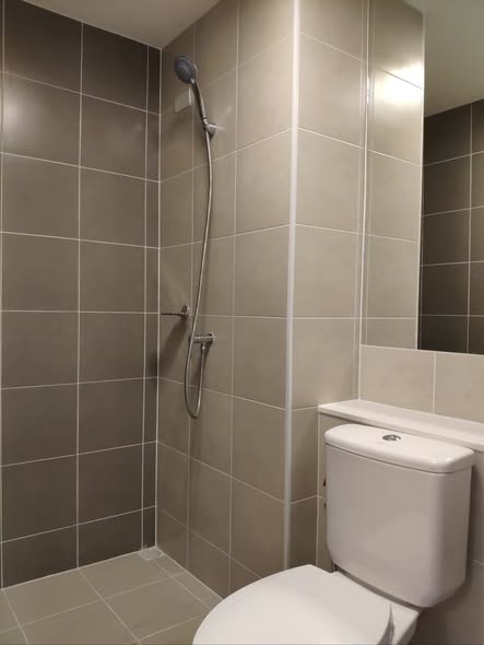 bathroom of Plum Condo Ramkhamheng Station