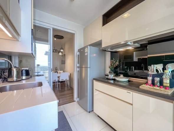 kitchen of Plum Condo Sukhumvit 62