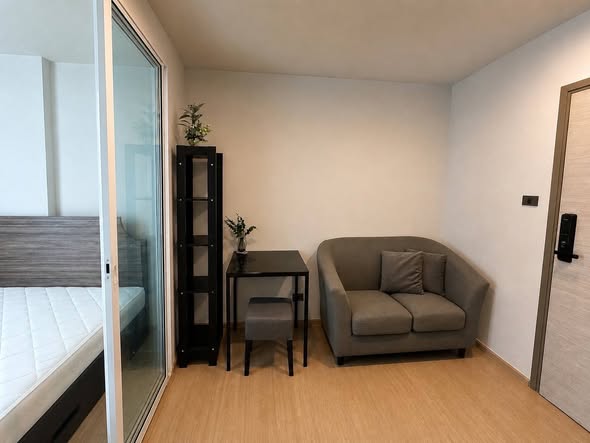bedroom and room interior of Premio Quinto