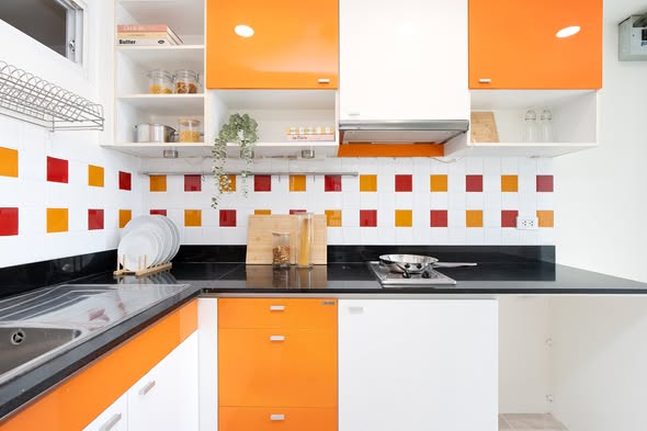 bathroom and kitchen of Premsiri Botique Park Condominium