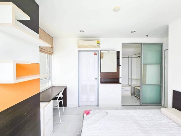 bedroom and room interior of Premsiri Botique Park Condominium