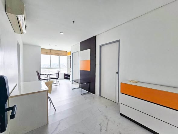 room interior of Premsiri Botique Park Condominium