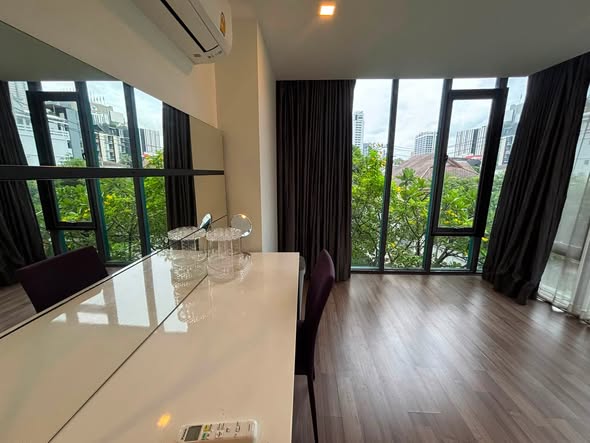 Prom Phaholyothin2 condominium
