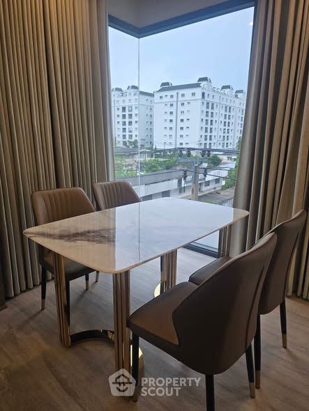 room interior of PYNN Soonvijai