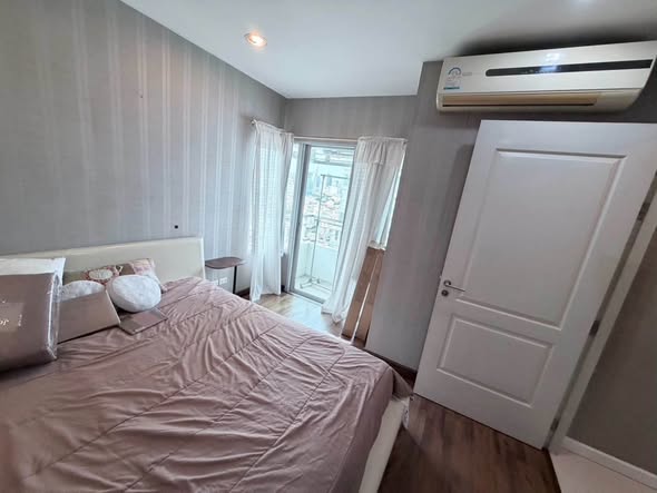 bedroom of Q House Condo Sathon