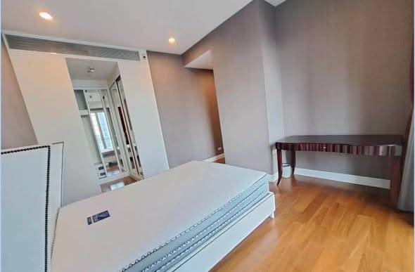 bedroom of Q Lang Suan