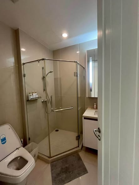 room interior and bathroom of Q Lang Suan