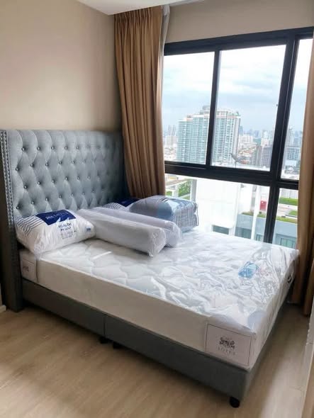 bedroom of Quinn Ratchada 17