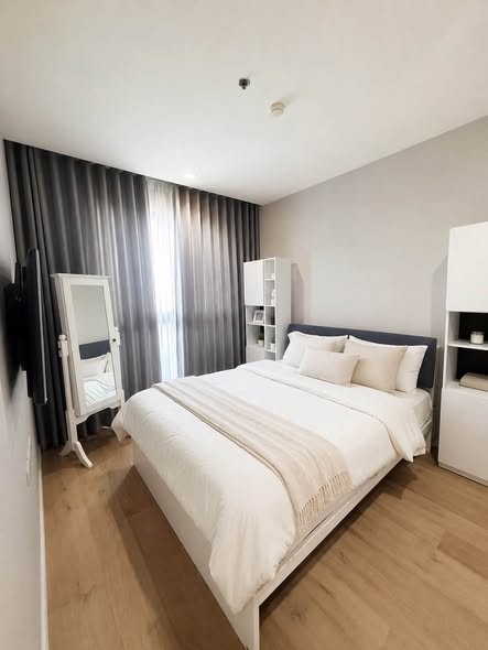 bedroom of Quinn Ratchada 17