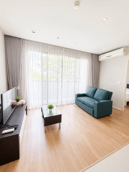 bedroom and living room of Quinn Ratchada 17