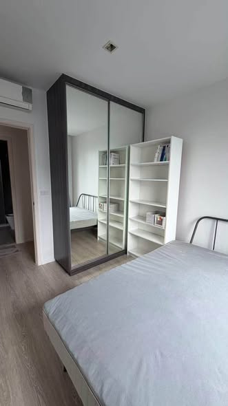 bedroom and room interior of Quinn Ratchada 17