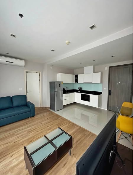 living room of Quinn Ratchada 17