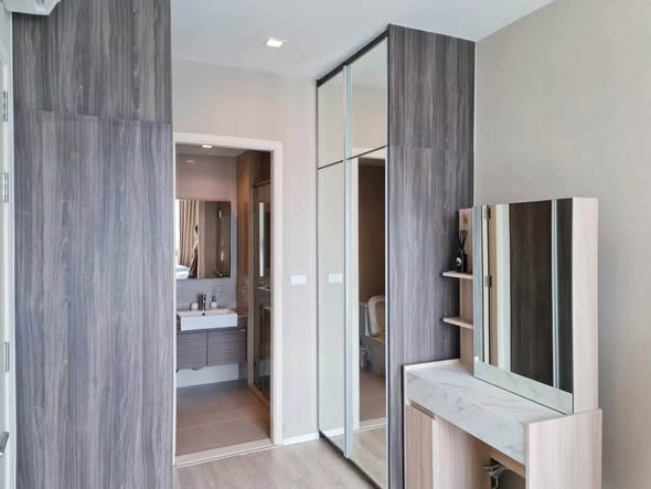 room interior of Quinn Ratchada 17