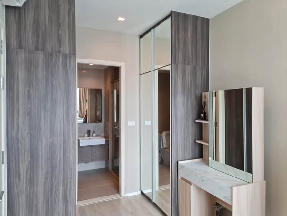 room interior of Quinn Ratchada 17