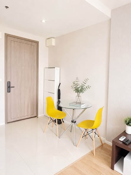 room interior of Quinn Ratchada 17