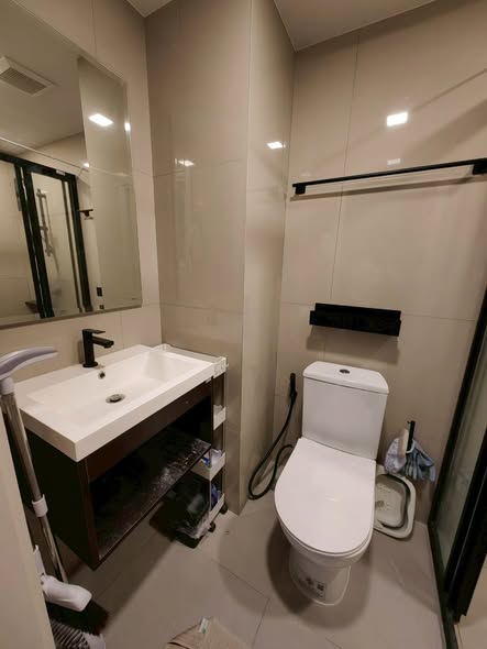 bathroom of QUINTARA MHy’ZEN PHROM PHONG (ควินทารา มาย’เซน พร้อมพงษ์)